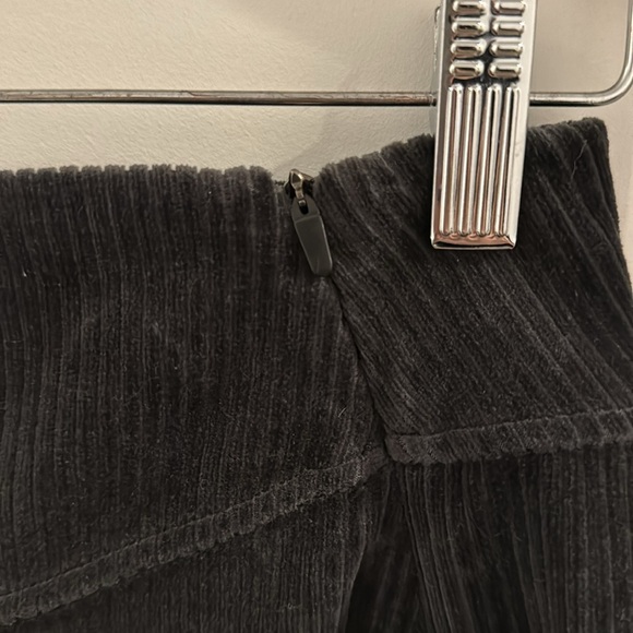 Lululemon Mini Skirt - velvet cord. Size 6 - Picture 5 of 7